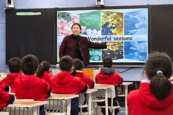 意趣并举促思维 学用融创展新篇——源汇区受降路小学成功举办小学英语教学研讨活动